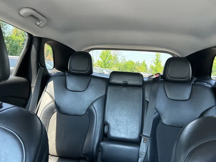 2019 Jeep Cherokee - view 11
