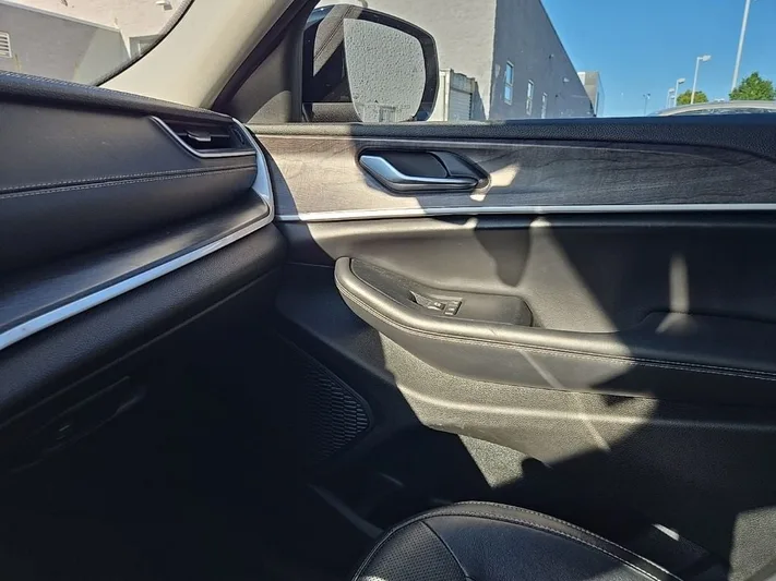 2023 Jeep Grand - view 20