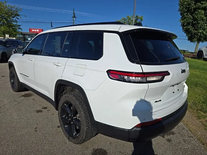 2023 Jeep Grand - view 6