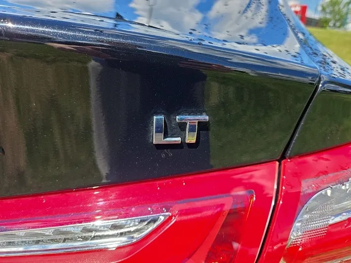 2022 Chevrolet Malibu - view 4