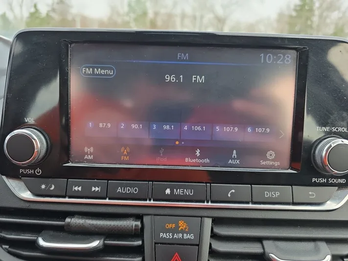 2023 Nissan Altima - view 17