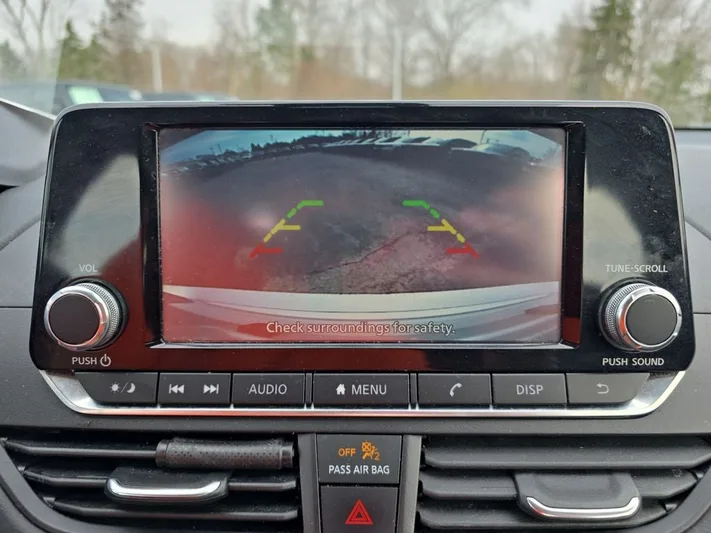 2023 Nissan Altima - view 18