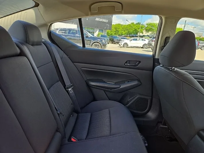 2024 Nissan Altima - view 32