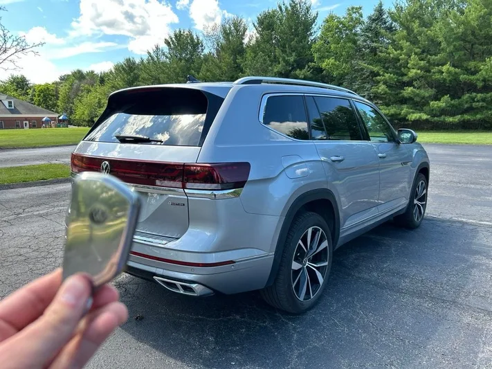 2024 Volkswagen Atlas - view 6