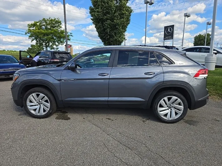 2023 Volkswagen Atlas - view 9