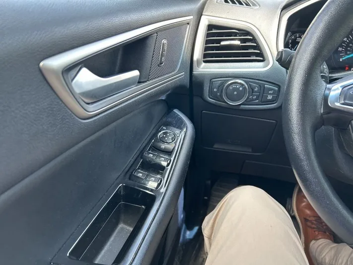 2020 Ford Edge - view 10
