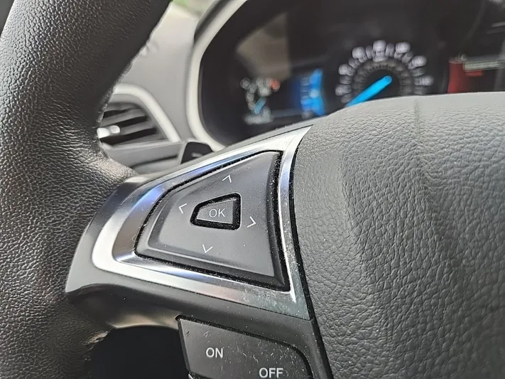 2020 Ford Edge - view 14