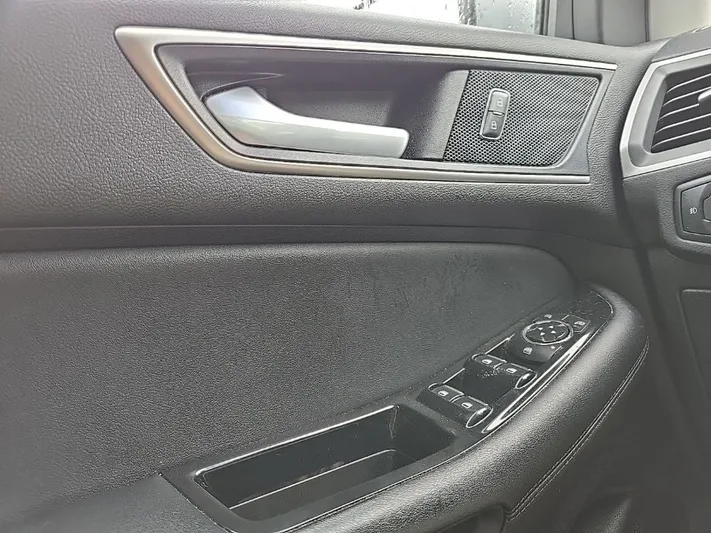 2020 Ford Edge - view 19