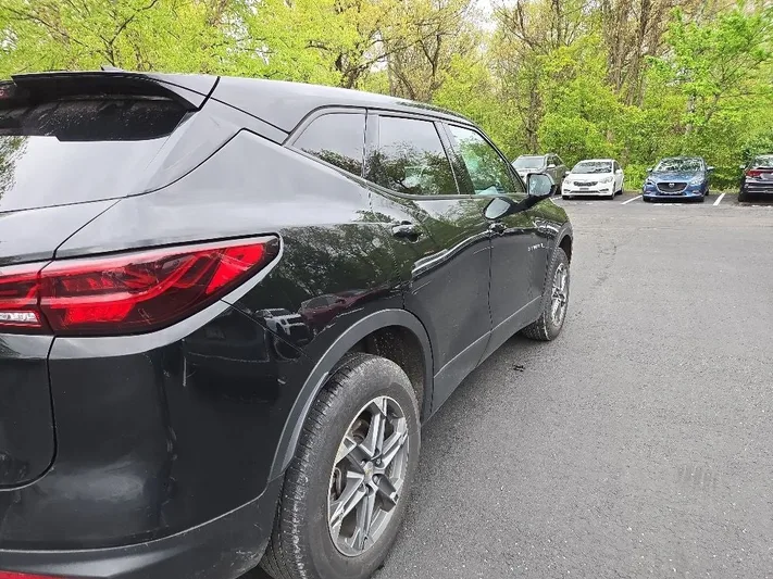 2023 Chevrolet Blazer - view 3