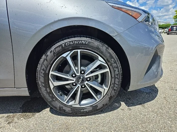 2023 Kia Forte - view 10