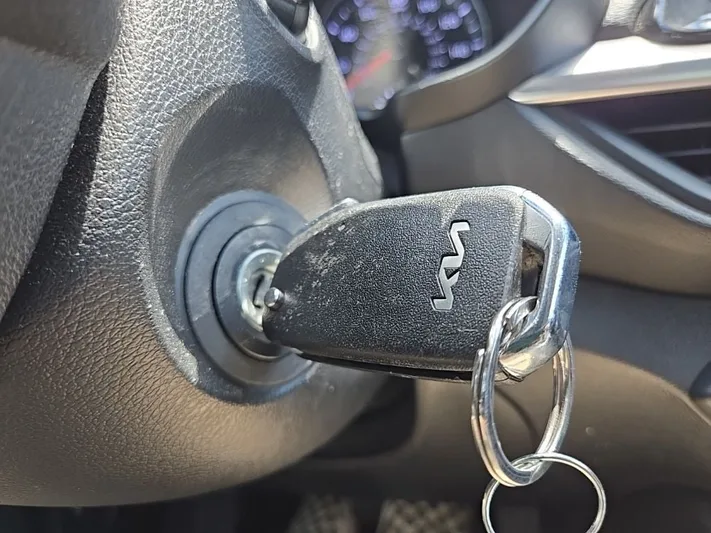 2023 Kia Forte - view 18