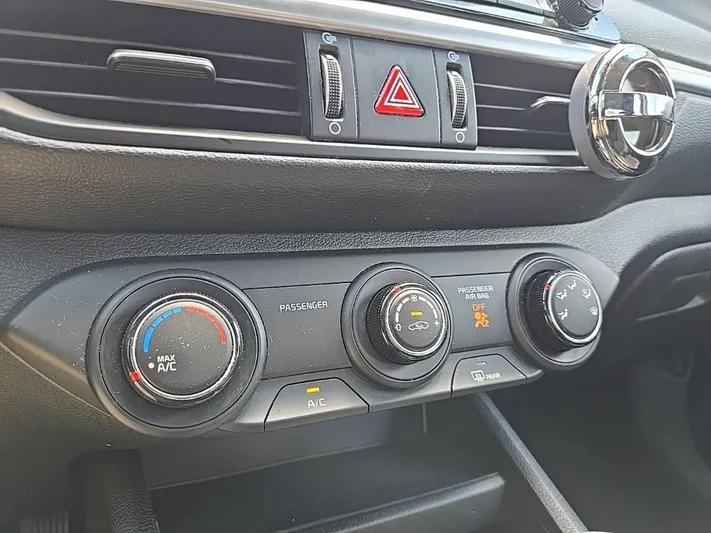 2023 Kia Forte - view 21