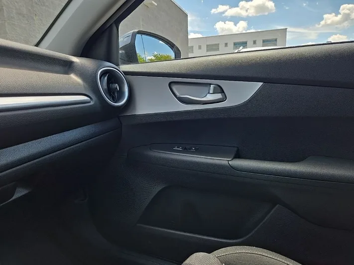 2023 Kia Forte - view 24