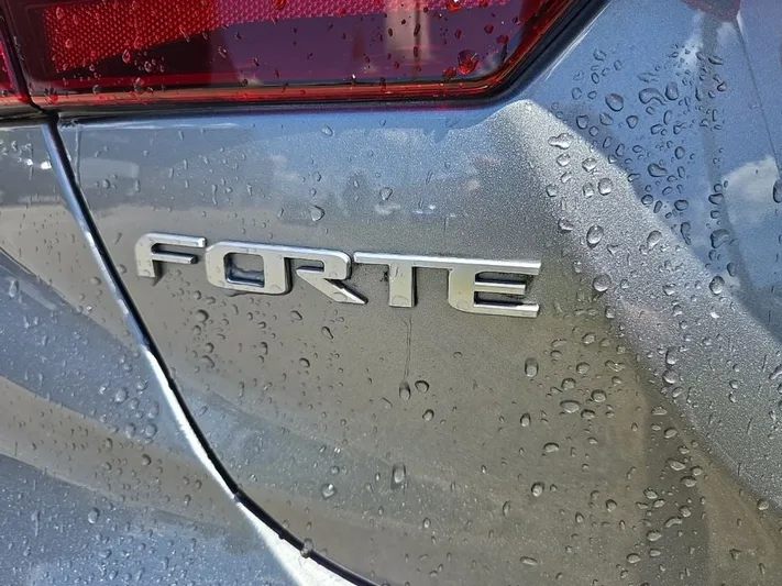 2023 Kia Forte - view 4