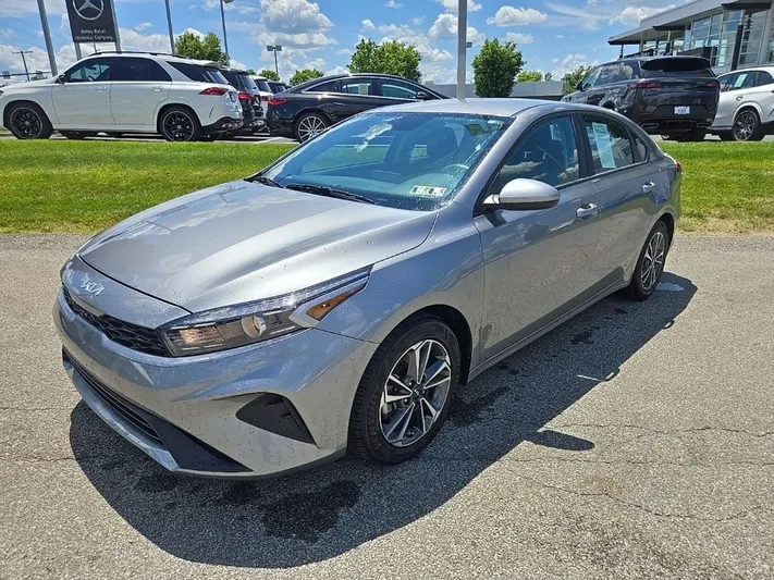 2023 Kia Forte - view 7