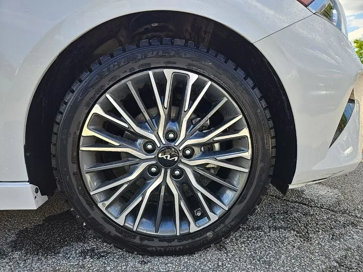 2024 Kia Forte - view 12