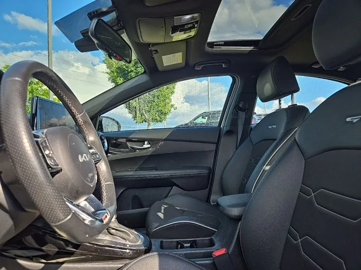 2024 Kia Forte - view 33