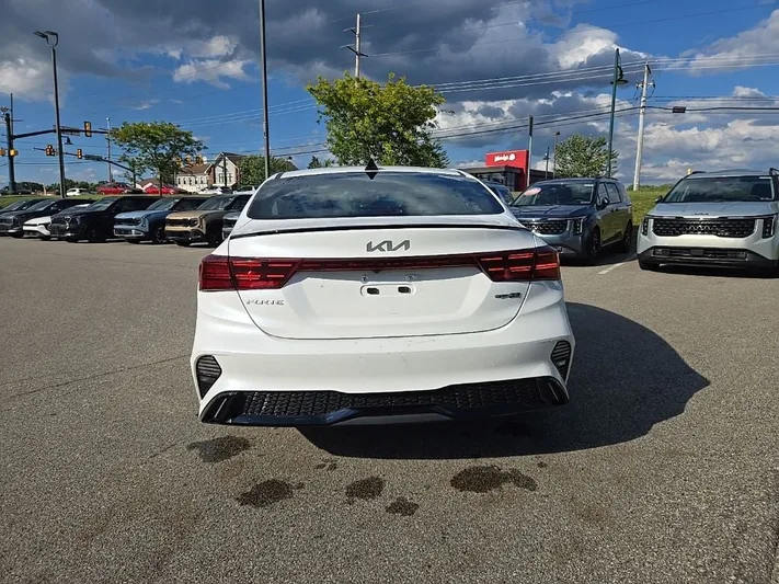 2024 Kia Forte - view 6