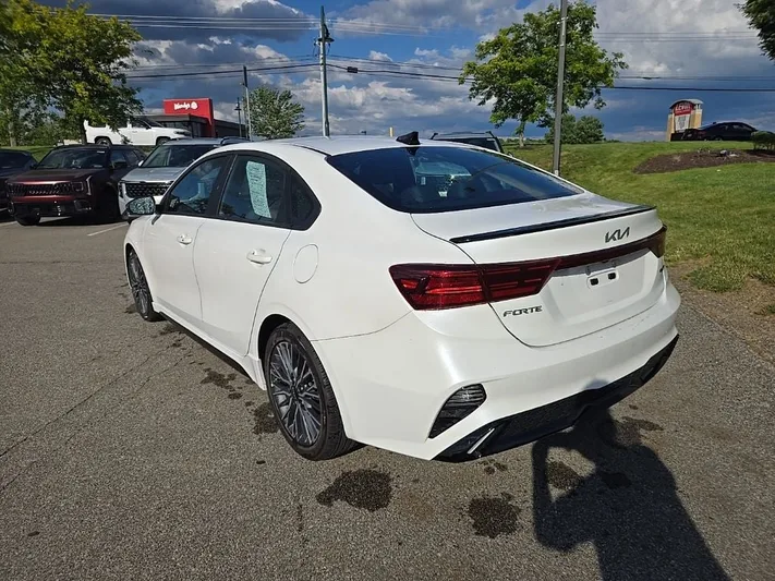 2024 Kia Forte - view 7