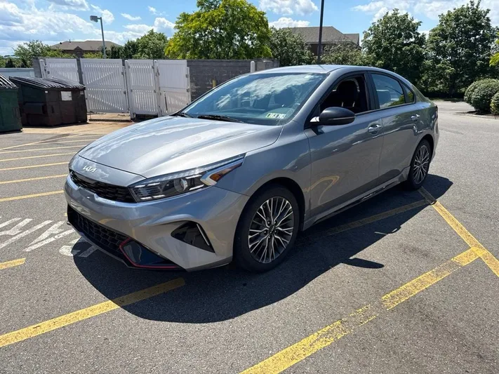 2023 Kia Forte - view 3