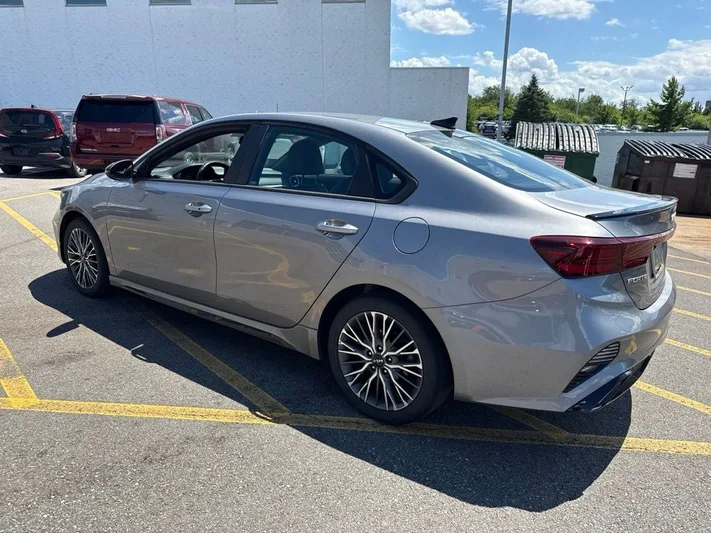 2023 Kia Forte - view 4