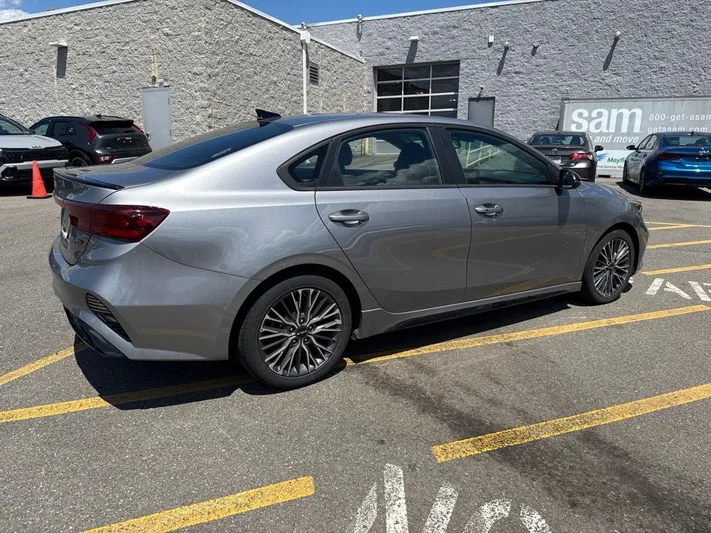 2023 Kia Forte - view 5