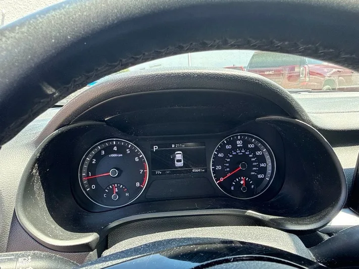 2023 Kia Forte - view 6