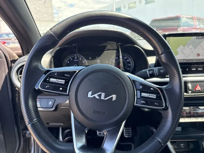 2023 Kia Forte - view 7