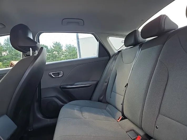 2025 Kia K4 - view 32