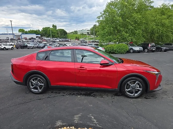 2025 Kia K4 - view 2