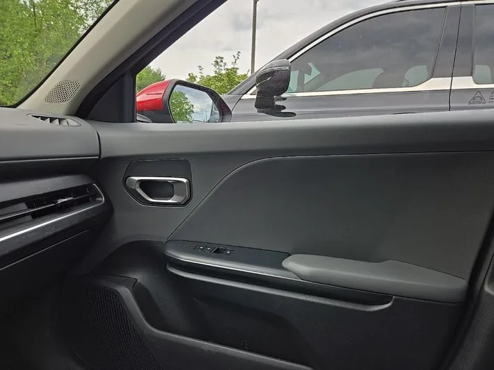 2025 Kia K4 - view 24
