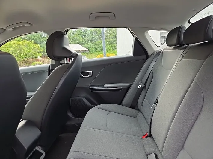 2025 Kia K4 - view 32