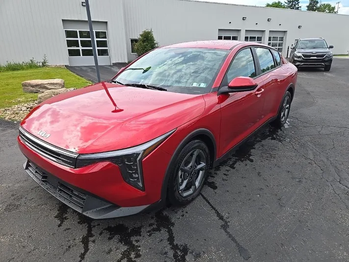 2025 Kia K4 - view 9