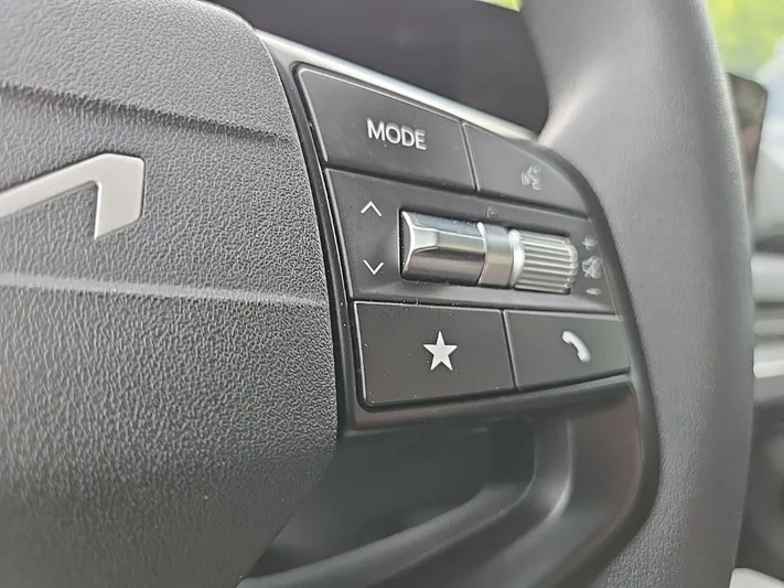 2025 Kia K4 - view 17
