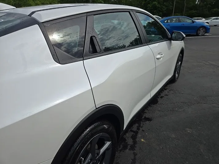 2025 Kia K4 - view 3