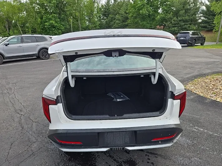 2025 Kia K4 - view 32