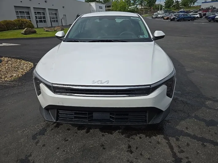 2025 Kia K4 - view 9