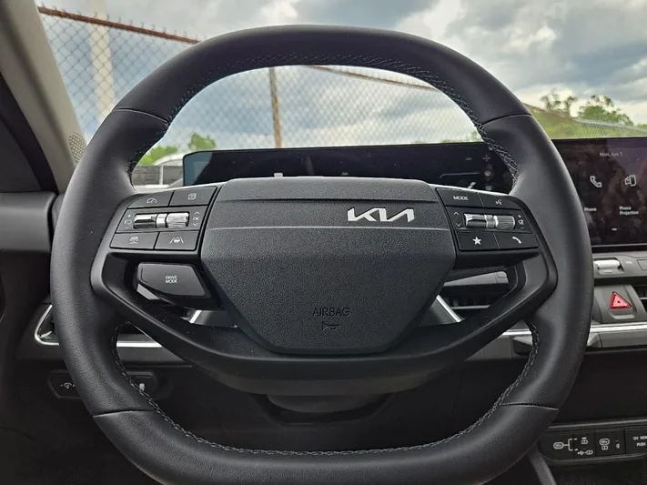 2025 Kia K4 - view 12