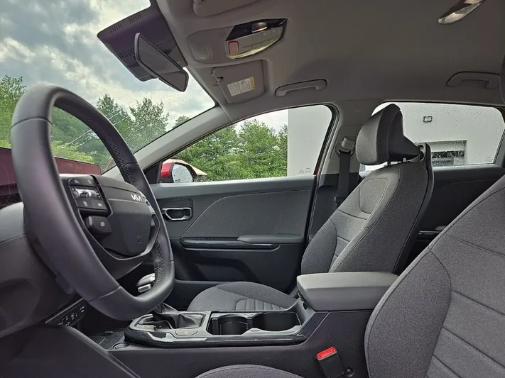 2025 Kia K4 - view 29