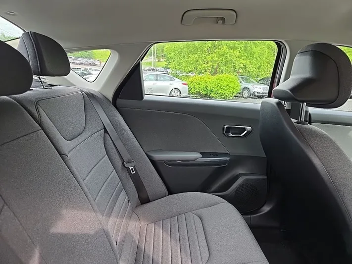 2025 Kia K4 - view 32