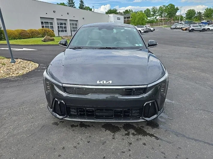 2025 Kia K4 - view 11