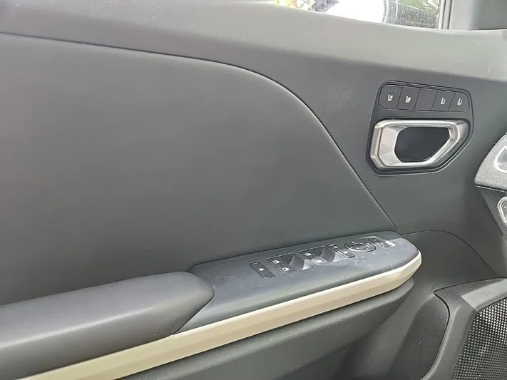 2025 Kia K4 - view 18