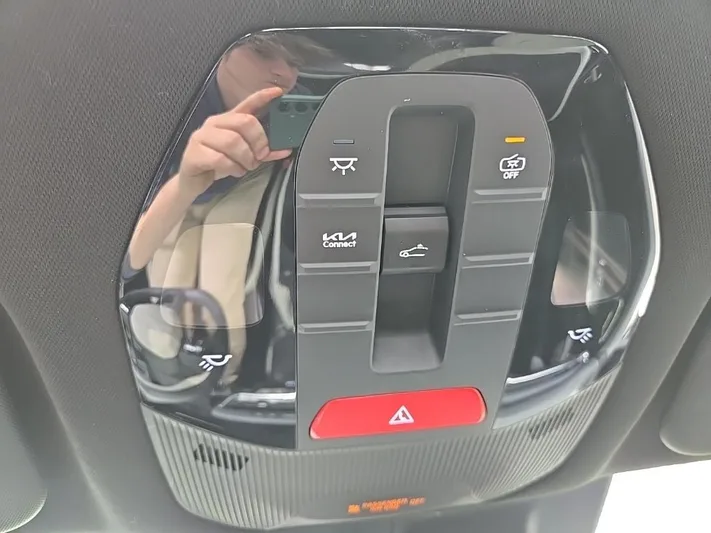 2025 Kia K4 - view 25