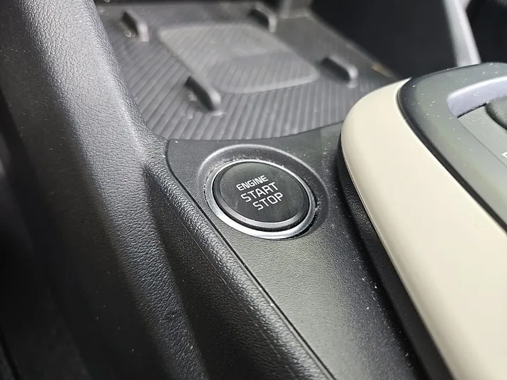 2025 Kia K4 - view 29