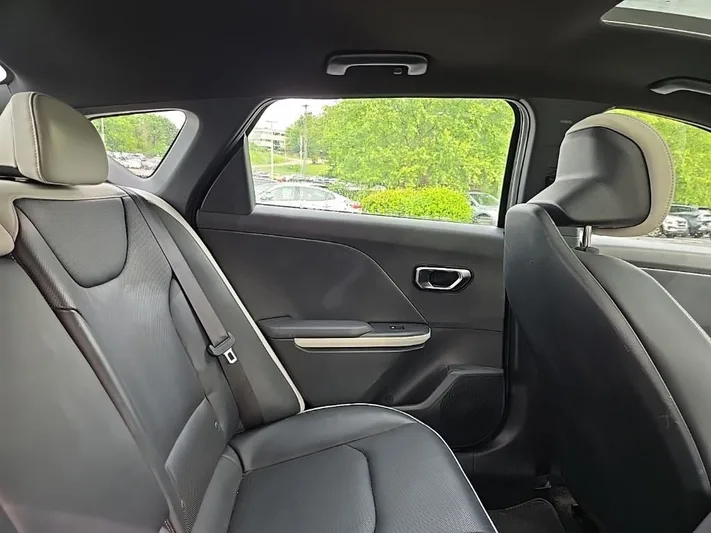 2025 Kia K4 - view 33