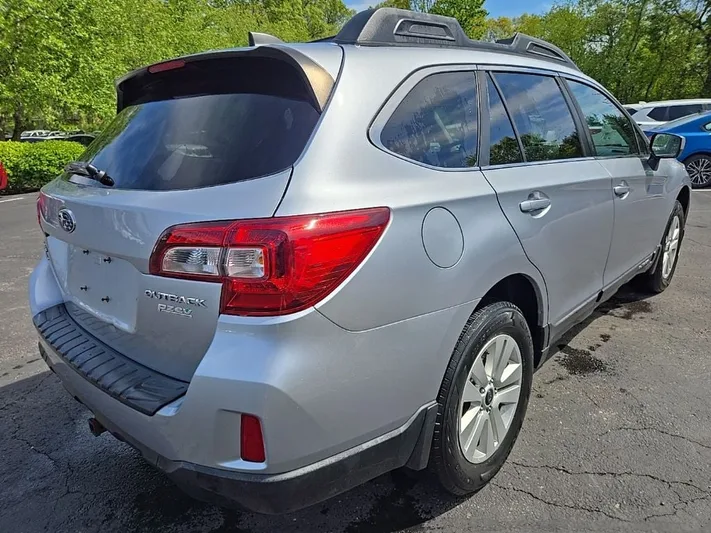 2017 Subaru Outback - view 3
