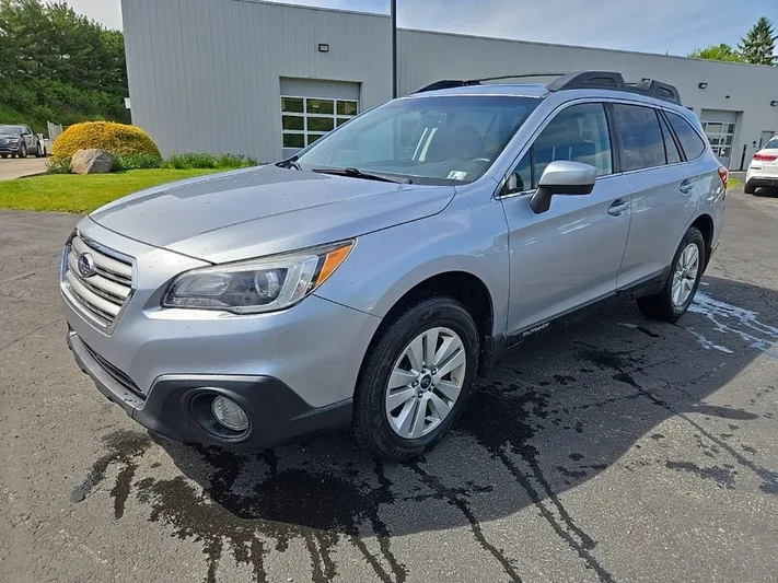 2017 Subaru Outback - view 9