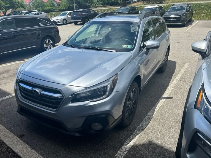 2019 Subaru Outback - view 3
