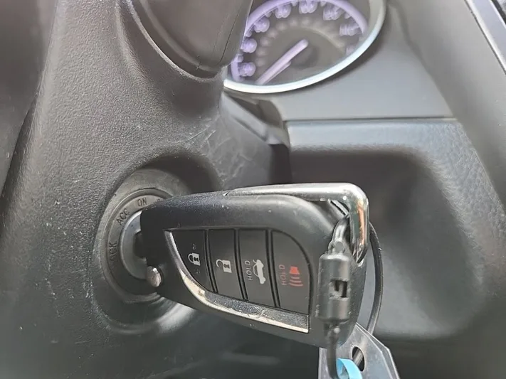 2023 Toyota Camry - view 28