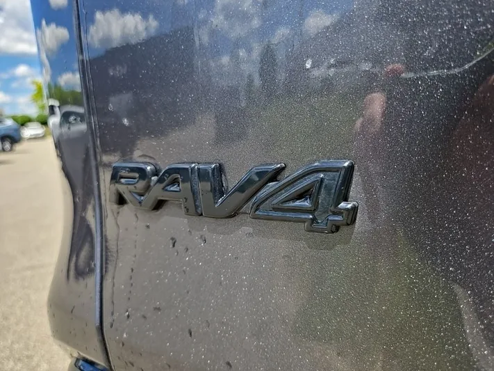 2021 Toyota RAV4 - view 5